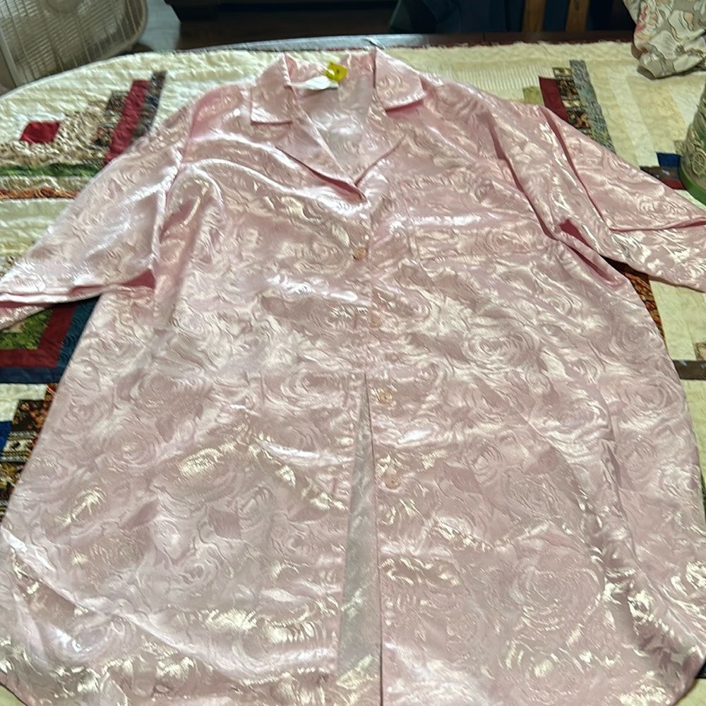 NOS  M Vanity Fair Silky Night Shirt
